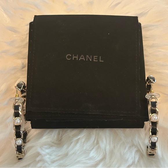 CHANEL Lambskin Faux Pearl More is More cc chain hoops - Picture 7 of 10